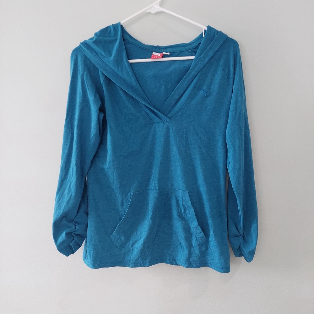 Puma hooded shirt Medium blue kangaroo pocket embroidered logo V-neck